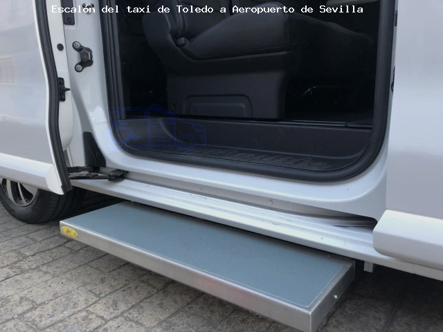 Taxi con escalón de Toledo a Aeropuerto de Sevilla